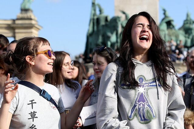 Tūkstančiai žmonių Budapešte protestavo prieš homoseksualų paradų uždraudimą Tūkstančiai žmonių Budapešte protestavo prieš homoseksualų paradų uždraudimą