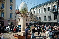 Vilnius has unveiled a refreshed look for its well-known “Egg” sculpture