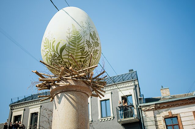 Vilnius has unveiled a refreshed look for its well-known “Egg” sculpture