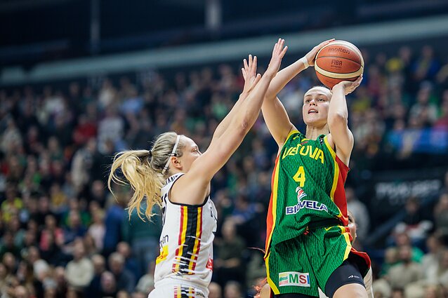 Jocytė apie kvietimą žaisti moterų NBA: nesinori nuvažiuoti ir suolą šildyti