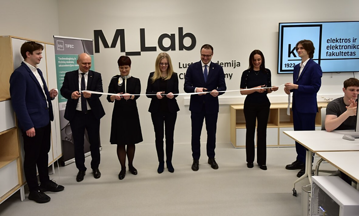 Svarbus žingsnis Lietuvos technologijų sektoriui – KTU atidaryta Lustų akademija