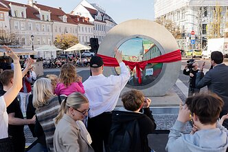 The Portal sculpture has been relocated from Vilnius Railway Station to Town Hall Square