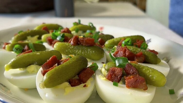 Stinga idėjų, kaip panaudoti visus margučius? Išbandykite gardų įdarytų kiaušinių receptą