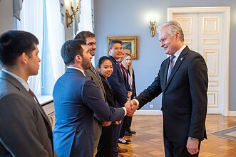 Prezidentas susitinka su JAV Kongreso nariais Keithu Selfu, Timočiu Kennedžiu ir Dereku Tranu Prezidentas susitinka su JAV Kongreso nariais Keithu Selfu, Timočiu Kennedžiu ir Dereku Tranu