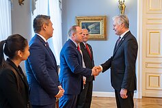 Prezidentas susitinka su JAV Kongreso nariais Keithu Selfu, Timočiu Kennedžiu ir Dereku Tranu Prezidentas susitinka su JAV Kongreso nariais Keithu Selfu, Timočiu Kennedžiu ir Dereku Tranu