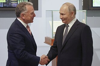 Steve`as Witkoffas ir Vladimiras Putinas Steve`as Witkoffas ir Vladimiras Putinas