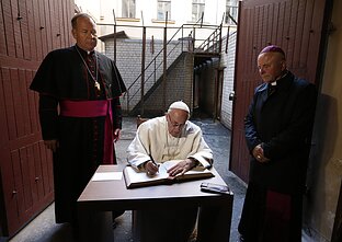 Popiežiaus Pranciškaus apsilankymas Okupacijų ir laisvės kovų muziejuje