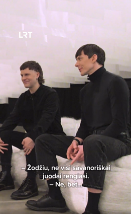 Ar visi grupės „Solo Ansamblis“ nariai savo noru rengiasi juodai?