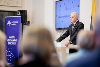Gitanas Nausėda pasveikino į gerosios praktikos renginį susirinkusius „Lietuvos galios“ bendruomenių atstovus.