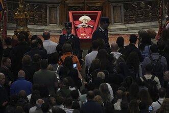 Ludzie z całego świata oddają hołd zmarłemu papieżowi Franciszkowi