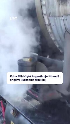 Mildažytė Argentinoje keliauja unikaliu traukinuku, kūrenamu anglimi