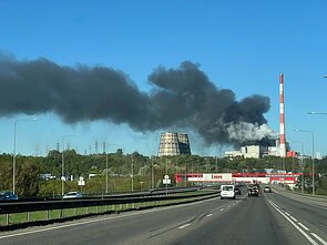 Sostinėje dega šiukšlių perdirbimo gamykla