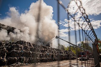 В Вильнюсе горит завод по переработке отходов В Вильнюсе горит завод по переработке отходов