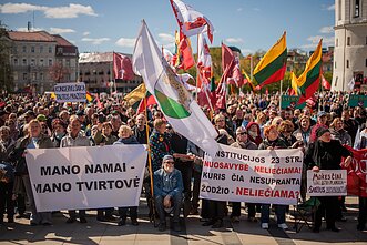 Vilniuje protestuojama prieš valdančiųjų siūlomą NT mokestį Vilniuje protestuojama prieš valdančiųjų siūlomą NT mokestį