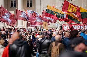 Vilniuje protestuojama prieš valdančiųjų siūlomą NT mokestį Vilniuje protestuojama prieš valdančiųjų siūlomą NT mokestį