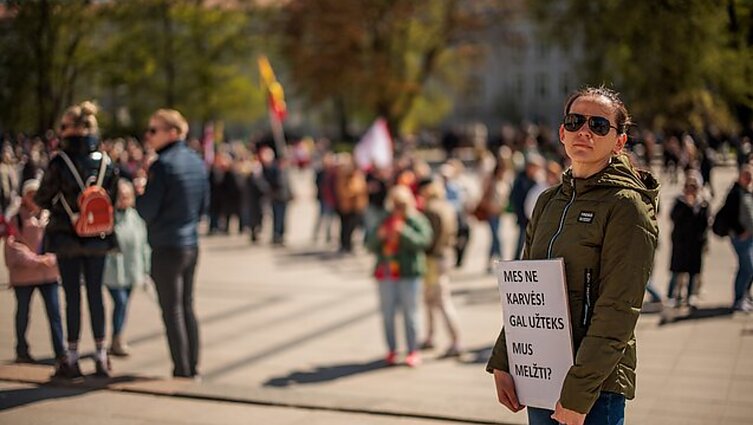 Vilniuje surengta protesto akcija prieš siūlomą NT mokestį, bus renkami parašai peticijai
