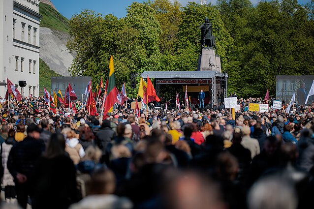 Vilniuje protestuojama prieš valdančiųjų siūlomą NT mokestį Vilniuje protestuojama prieš valdančiųjų siūlomą NT mokestį