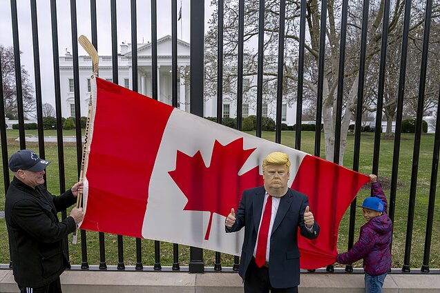 „Buvę santykiai su JAV – baigti“: Kanados rinkimai Trumpo šešėlyje