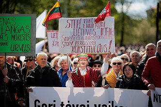 Vilniuje protestuojama prieš valdančiųjų siūlomą NT mokestį Vilniuje protestuojama prieš valdančiųjų siūlomą NT mokestį
