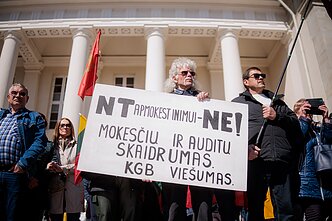 Vilniuje protestuojama prieš valdančiųjų siūlomą NT mokestį Vilniuje protestuojama prieš valdančiųjų siūlomą NT mokestį