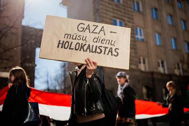 Keli šimtai žmonių šeštadienį Vilniuje dalyvavo Palestinos palaikymo akcijoje. Keli šimtai žmonių šeštadienį Vilniuje dalyvavo Palestinos palaikymo akcijoje.