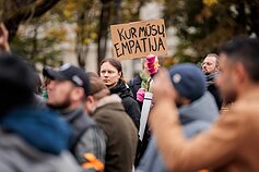 Solidarumo su palestiniečiais akcija: Vilniuje virš 100 žmonių susirinko į tylos eiseną Solidarumo su palestiniečiais akcija: Vilniuje virš 100 žmonių susirinko į tylos eiseną
