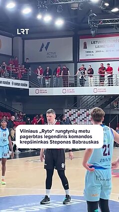 Stepono Babrausko pagerbti atvyko ir tik ką į Lietuvą sugrįžęs Jonas Valančiūnas