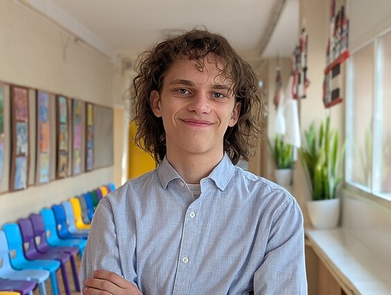 18-metis Adomas Papečkys iš Marijampolės Rygiškių Jono gimnazijos pelnė net dvi pergales Klaipėdoje vykusiame Lietuvos mokinių jaunųjų filologų konkurse. 18-metis Adomas Papečkys iš Marijampolės Rygiškių Jono gimnazijos pelnė net dvi pergales Klaipėdoje vykusiame Lietuvos mokinių jaunųjų filologų konkurse.