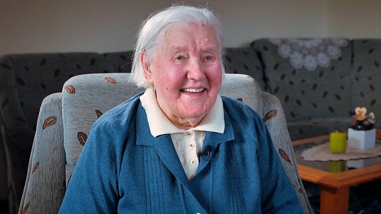 95-erių Marija be dainų gyventi negali: kai dainuoji, nieko bloga negalvoji