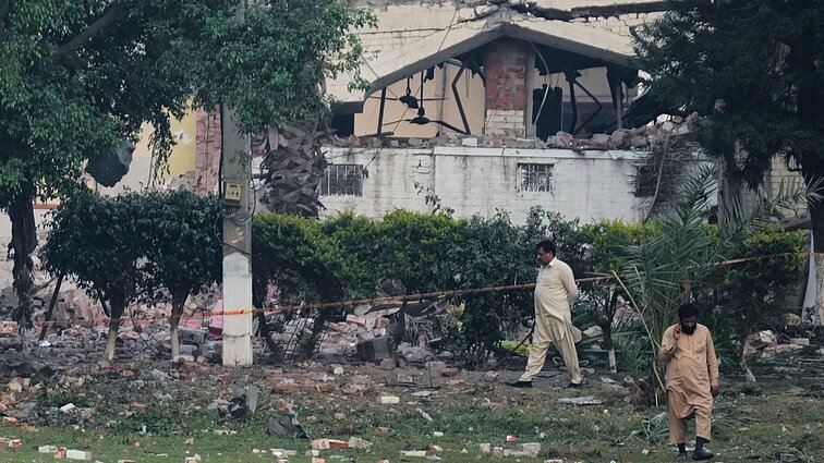 Indija surengė virtinę smūgių prieš Pakistaną: pranešama apie mažiausiai 8 žuvusius