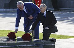 Александр Лукашенко (слева) и Владимир Путин