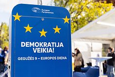 Atminimo ženklo, skirto Roberto Šumano deklaracijos 75-mečiui, atidengimas