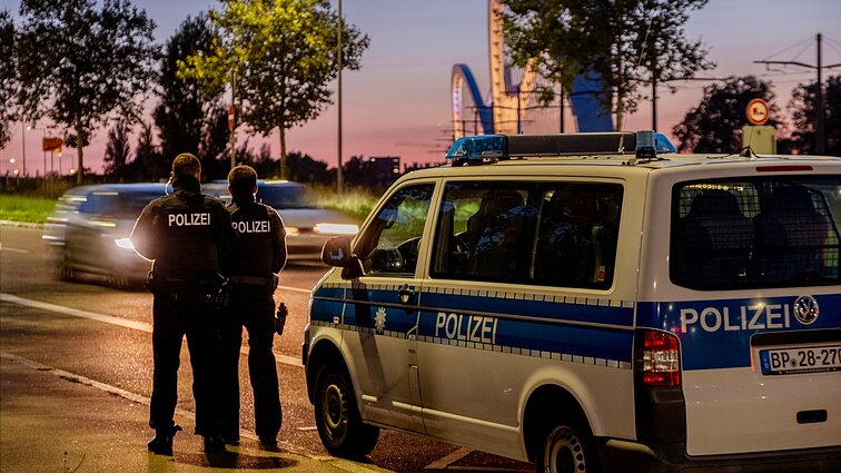 Vokietija stiprina sienų apsaugą: siųs žinią, kad atvirų durų politika migrantams baigėsi