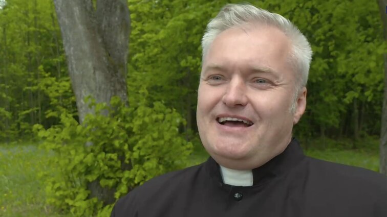 Dviračio žinios. Kunigas apie naująjį popiežių: vietoj „amen“ maldas užbaigsime „maga“