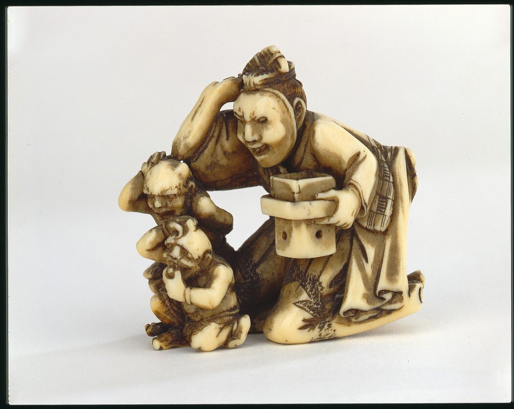 Gijokosai (Gyokkosai)  (kūrė 1830–1867 m.) Necukė „Egzorcizmo apeigos per Setsubun šventę“ Japonija Dramblio kaulas Aukštis – 3,7 cm, Nacionalinis Bohdano ir Varvaros Chanenkų dailės muziejus