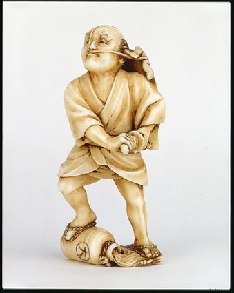 Masajošis (Masayoshi) (1802–1848) Necukė „Samurajus“ Japonija, 19 a. pirmoji pusė Dramblio kaulas, raižyba Aukštis – 5 cm, Nacionalinis Bohdano ir Varvaros Chanenkų dailės muziejus