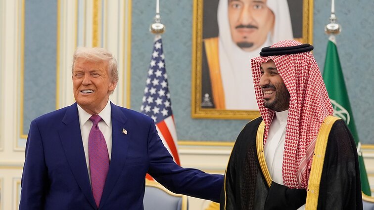 Trumpas ieškos sandorių Artimuosiuose Rytuose, bet Izraelio nelankys: bando jį ignoruoti