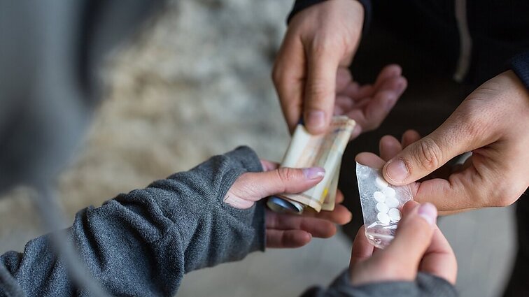 Nuo heroino iki LSD: Mažeikių mokyklose kvaišalų pėdsakai – daugiau nei pusėj tirtų klasių