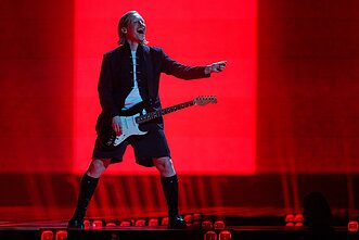 „Eurovizijos“ scenoje Bazelyje nuskambėjo „The Roop“ daina „On Fire“