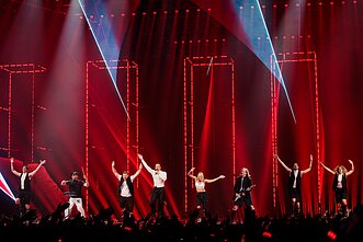 „Eurovizijos“ scenoje Bazelyje nuskambėjo „The Roop“ daina „On Fire“