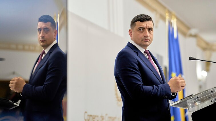 Sekmadienį Rumunijoje – prezidento rinkimai: pergalę gali pelnyti nacionalistas Simionas