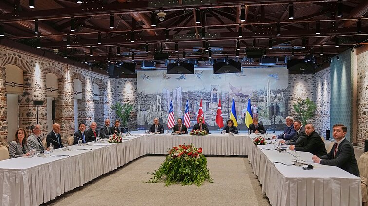 „Suteikia mažai vilčių, kad kažkur bus nueita“: Stambule – vidutinio rango rusų delegacija