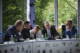 Ukrainos prezidento ir kitų šalių vadovų pokalbis su JAV prezidentu D. Trumpu Ukrainos prezidento ir kitų šalių vadovų pokalbis su JAV prezidentu D. Trumpu