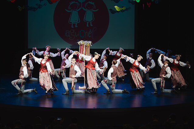 Baigėsi vaikų ir moksleivių konkursas „Aguonėlė“: paaiškėjo geriausius šokėjus auginantys kolektyvai