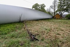 Vilkiko, vežusio vėjo jėgainės sparną, avarija Tvibiuose Vilkiko, vežusio vėjo jėgainės sparną, avarija Tvibiuose