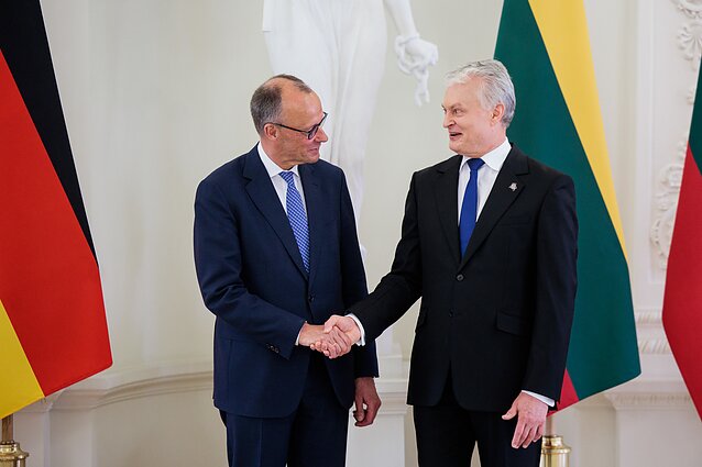 Lietuvos prezidentas Gitanas Nausėda priėmė į šalį atvykusį Vokietijos kanclerį Friedrichą Merzą Lietuvos prezidentas Gitanas Nausėda priėmė į šalį atvykusį Vokietijos kanclerį Friedrichą Merzą