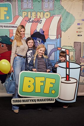 Animacinio filmo „BFF. Turbo nuotykių maratono“ premjera. Laura Mazalienė su vaikais
