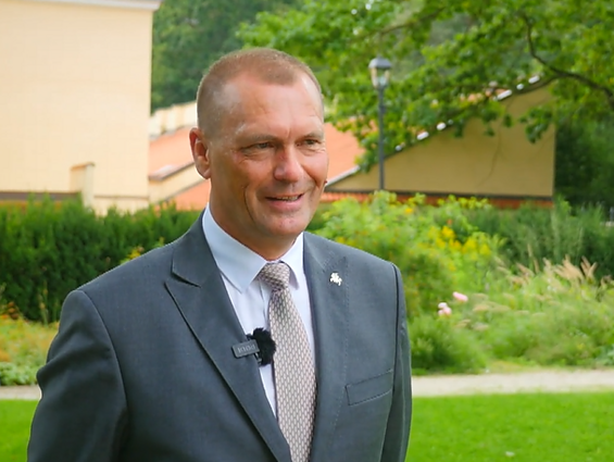 Seinuose esančios lietuviškos mokyklos „Žiburys“ direktorius Algirdas Vaicekauskas