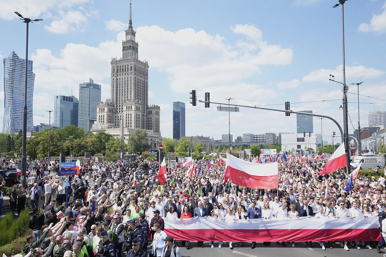 Марши в поддержку кандидатов в президенты Польши в Варшаве Марши в поддержку кандидатов в президенты Польши в Варшаве