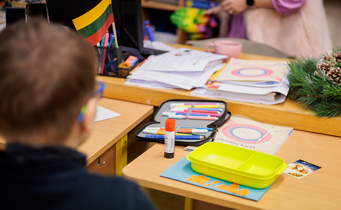 Rusakalbiams pradinukams – rekomendacija skaityti prokremliško autoriaus eiles